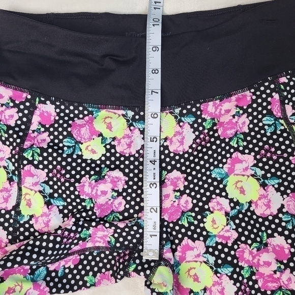 BETSEY Johnson Rose Leggings. Size Medium. - Picture 4 of 8